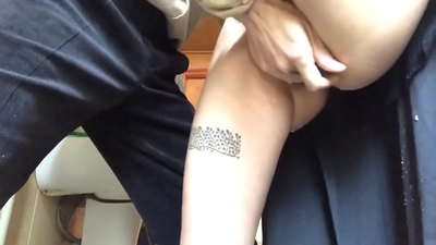 השפריץ בשירותים של בית הספר, אורגזמה קצפת אמיתית - המורה שלי עשה כמיטב יכולתו