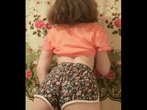 ❤️ מותק צעיר סקסי פושט את המכנסיים הקצרים במצלמה סופר-סקס בפורנו iw.niceporn.ru ❤