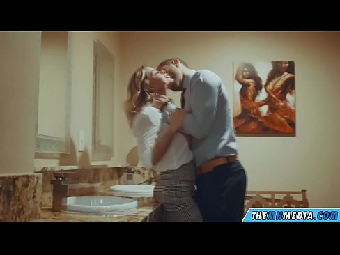 ❤️ כשבלונדינית חזה מפתה אותך בשירותים ציבוריים סופר-סקס בפורנו iw.niceporn.ru ❤